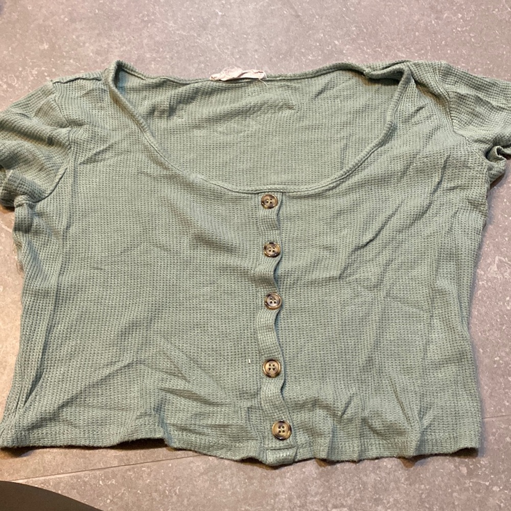 loose cropped shirt